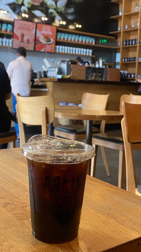 Kopi Americano, Iced Americano Aesthetic, Americano Coffee Aesthetic, Ice Americano Coffee, Coffee Takeaway Cup, Kopi Aesthetic, Iced Americano, Americano Coffee, Asian Snacks