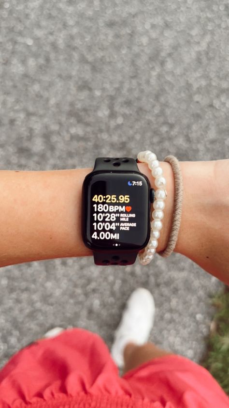 Apple Watch Running Aesthetic, Running Vision Board, Apple Watch Running, Running Inspo, Apple Watch Fitness, Running Pictures, Running Outfits, Apple Fitness, Workout Inspo