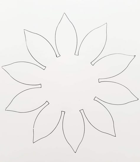 Pola Paper Flower, Sunflower Template Free Printable, Sunflower Paper Flowers, Sunflower Paper Craft, Floral Stencils, Sunflower Template, Paper Sunflowers, Idee Cricut, Santa Anita