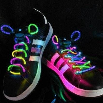 LED Light Up Shoe Laces // 10 LED Shoes That Light Up At The Bottom And Change Colors Like Crazy Neon Kitchen, Night Jogging, Battery Powered Led Lights, Neon Shoes, Led Shoes, Types Of Lace, Glow Stick, Light Up Shoes, Blue Led Lights