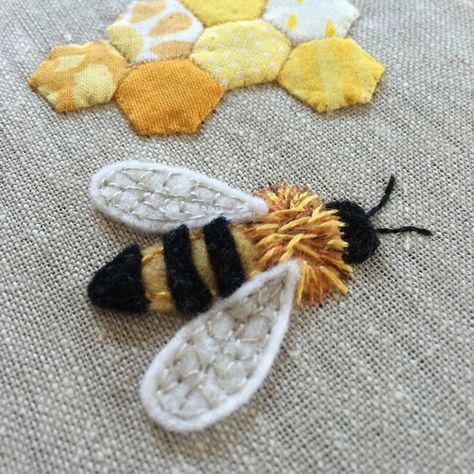 Fabric And Ink and Everyday Life: English paper piecing Bee Applique Pattern, Bee Design Art, Embroidery Stumpwork, Embroidery Stitches Beginner, Applique Art, Bee Embroidery, Once A Month, Bee Crafts, Two Friends