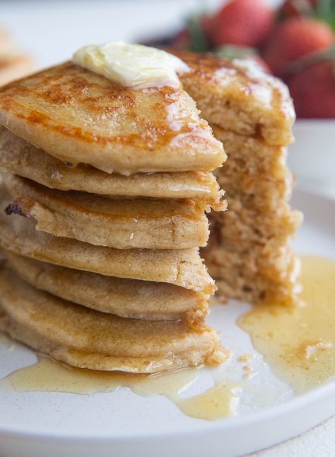 Oatmeal Protein Pancakes, Healthy Protein Pancakes, Vanilla Protein Shake, Easy Protein Pancakes, Oatmeal Pancakes Healthy, Protein Powder Pancakes, Pancakes Protein, Oatmeal Protein, Oatmeal Pancakes Recipe