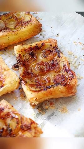 French Onion Tart, Vegetarian Eating, Onion Tart, Fried Pickles, Puff Pastry Recipes, Foodie Food, French Onion, Pastry Recipes, Cooking Dinner