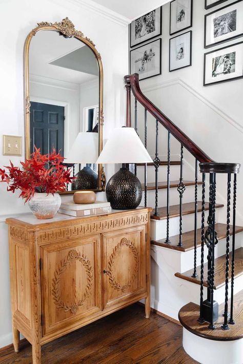 3 foyer ideas to mix new decor with old sentimental items for creating a personable, welcoming entryway for guests and family. Easy Home Improvement Projects, Foyer Ideas, Timeless Interior, Budget Home Decorating, Classic Interior Design, Facebook Marketplace, Diy Interior, Easy Home Decor, Cheap Decor