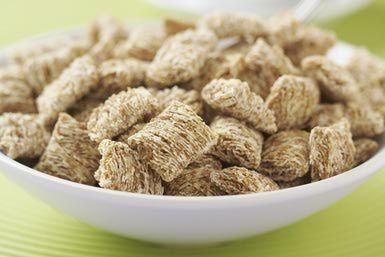 Bowl of shredded wheat cereal - Jupiterimages/Stockbyte/Getty Images Fiber Meals, Shredded Wheat Cereal, Low Carb Cereal, Fiber Cereal, Greek Recipes Dessert, Greek Pastries, Wheat Cereal, Wheat Recipes, Under 300 Calories