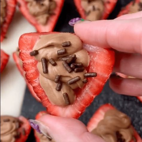 Deviled Strawberry, Deviled Strawberries, Summer Snacks, Strawberry Desserts, The Best Summer, Covered Strawberries, Chocolate Strawberries, Summer Treats, Chocolate Covered Strawberries