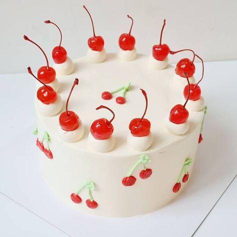 Top Christmas Desserts, Simple Cake Design, Lemon Birthday Cakes, Bakery London, Mini Wedding Cakes, Simple Cake Designs, Cake Baking Recipes, Cakes Recipes, Cherry Cake