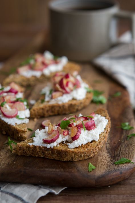 Buttered Radish and Ricotta Toast | Naturally Ella Manwhich Recipes, Szechuan Recipes, Mulberry Recipes, Cantaloupe Recipes, Spagetti Recipe, Ricotta Toast, Butter Toast, Radish Recipes, Supper Recipes