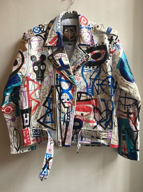 Warlock Fashion, Street Art Fashion, Graffiti Clothing, Reworked Clothes, Patricia Field, Field Art, Custom Denim Jacket, 90s Runway Fashion, Hand Painted Clothing