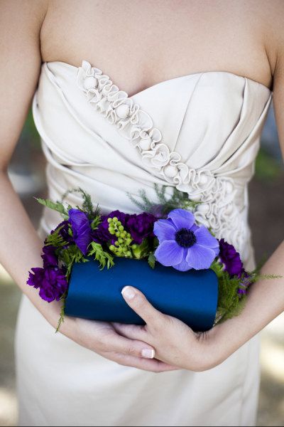 clutch instead of bouquet                                                       … Bridesmaid Bouquet Alternatives, Mother Of Bride Corsage, Alternative Bridesmaid, Bouquet Alternatives, Bridesmaid Purses, Alternative Wedding Bouquet, Photography Tattoo, Instead Of Flowers, Bridesmaid Clutches