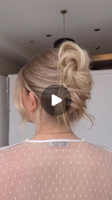 Casual Upstyles For Long Hair, Quick Updo Hairstyles, Casual Updo, High Bun Hairstyles, U Shaped Hair, Formal Hair, Hair Upstyles, High Bun, Pin Up Hair