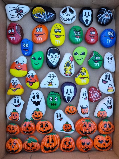 #paintedrocks #halloween #pumpkin #jackolantern #rockpainting #ghost #painting #crafts #trickortreat Halloween Pebble Painting, Painting Small Rocks, Tiny Rock Painting Ideas, Halloween Pumpkins Painting, Painted Halloween Rocks, Halloween Pebbles, Pumpkin Painted Rocks, Painting Ghosts, Halloween Rock Painting Ideas