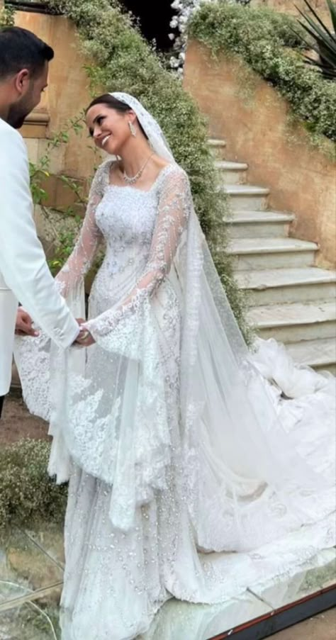 Puffy Arm Wedding Dress, Persian Wedding Dress Traditional, Traditional Spanish Wedding Dress, Wedding Modest Dresses, Spanish Wedding Dress Mexican Style, Iranian Wedding Dress, Middle Eastern Wedding Dress, Saudi Wedding Dress, Albanian Wedding Dress