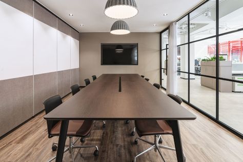 Big Meeting Room, Office Contemporary, Small Office Design Interior, Movable Partition, Meeting Room Design, Big Balcony, Small Office Design, Office Meeting Room, Famous Architecture