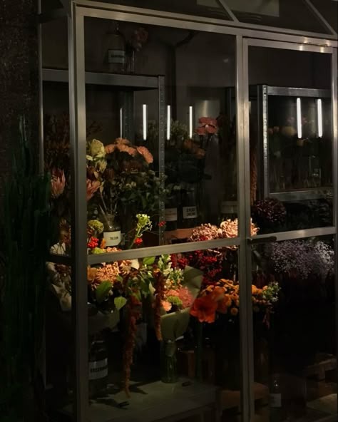 Black Vibes, Florist Studio, Flower Shop Decor, Retail Store Interior Design, Flowers Orange, Boquette Flowers, Nothing But Flowers, Flower Therapy, Beautiful Bouquet Of Flowers