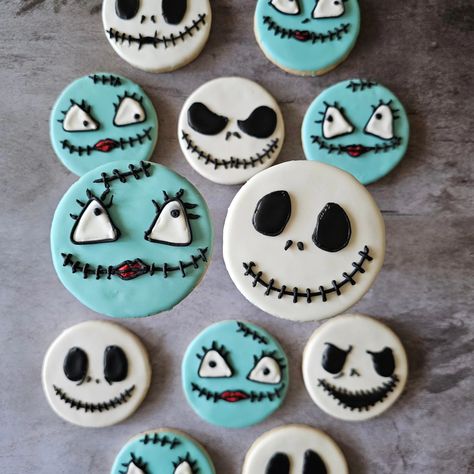 Halloween is for lovers! Happy Halloween! 🎃🖤🤎 #petitesweetsbydonna #halloween #halloweencookies #halloweenlovers #jackandsally #Cookie #cookies #cookiesoffacebook #cookiesoﬁnstagram Halloween Sugar Cookies, Christmas Easy, Sugar Cookie Designs, Jack And Sally, Halloween Cookies, Cookie Designs, Easy Cookies, For Lovers, Nightmare Before