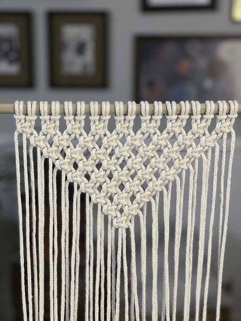 Crochet Pixel Pattern, Crochet Pixel Art, Crochet Wall Hanging Patterns, Simple Macrame Wall Hanging, Easy Macrame Wall Hanging, Diy Wall Hanging Yarn, Macrame Creations, Crochet Wall Hanging, Macrame Wall Hanging Tutorial