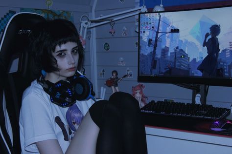 Pose Reference Computer, Gamer Poses Reference, Playing Nintendo Switch Pose Reference, Messy Gamer Room, Sitting At Computer Pose, On Computer Reference, Gaming Asthetic Picture, Gamer Aesthetic Outfit, Gamer Drawing Reference