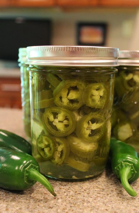 Canning Hot Peppers, Pickled Jalapeno Recipe, Canning Jalapeno Peppers, Pickled Pepper Recipe, Daring Gourmet, Canning Banana Peppers, Pickled Hot Peppers, Pickled Jalapeno Peppers, Canned Jalapenos