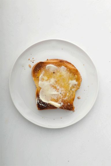 Thomas Keller's Perfect (Yes, Perfect) Poached Egg | Bon Appétit Perfect Poached Eggs, Thomas Keller, Huevos Fritos, Poached Egg, Breakfast Time, Poached Eggs, Best Breakfast, Bon Appetit, Brunch Recipes