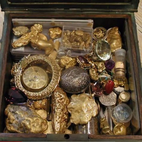 Ancient Treasure, Sf Apartment, Rectangular Living Rooms, Gold Prospecting, Gold Money, Living Room Design Inspiration, Hidden Treasure, Gold Bullion, Treasure Maps