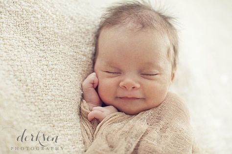 The manual settings for this image : ISO – 640 aperture – F 2.8 shutter speed – 1/160 second lens – canon 50mm 1.2L camera body – canon 5D mark II Manual Camera Settings, Newborn Books, Foto Newborn, Dslr Photography Tips, Camera Aesthetic, Baby Sleep Problems, Dslr Photography, Foto Tips, Newborn Shoot