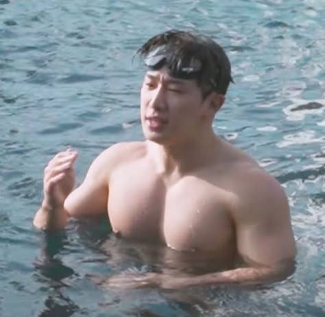 Wonho Thirst Trap, Wonho Muscles, Thighs Socks, Wonho Abs, Yellow Bed, Cute Blonde Guys, Socks Gym, Swim Pool, Sans Cute