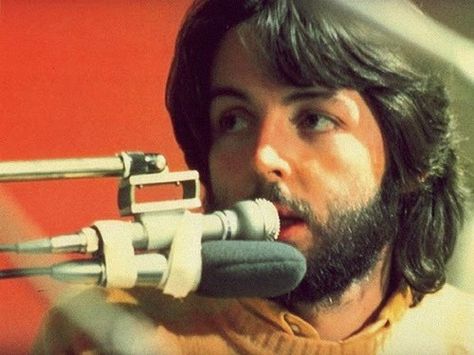 1969 - Paul McCartney, sessions for Let It Be album. Paul Mccartney And Wings, Paul And Linda Mccartney, Beatles Photos, Linda Mccartney, Sir Paul, The Fab Four, I'm With The Band, Ringo Starr, George Harrison