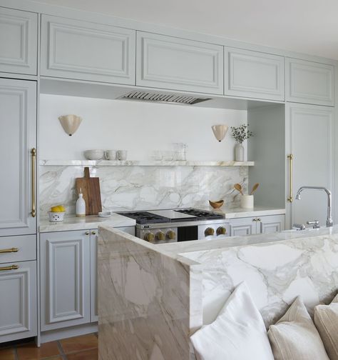 gwyneth paltrow goop colony hotel Studio Kitchen Design, Styling A Kitchen, Fromental Wallpaper, Condo Kitchens, Kitchen Splashback Ideas, Marble Bistro Table, Splashback Ideas, Rustic Mid Century, Colony Hotel