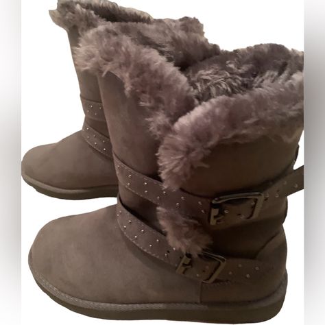 Pacifica Women’s Grey Boot Sz 6 Never Worn Straps With Silver Buckle And Accents Top Of Inside Of Boot Faux Fur New With Box Swaggy Shoes, Fall 2000s, Pacifica Northwest, Big Steppa, Digital Wardrobe, Buckle Top, Fur Lined Boots, 2000s Fashion Outfits, Drawing Stuff