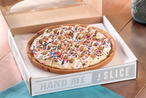 Baskin-Robbins Introduces New Oreo Birthday Cake Ice Cream and Polar Pizza | Brand Eating Dessert Pizzas, Birthday Cake Ice Cream, Christmas Ice Cream Cake, Chocolate Chip Cookie Dough Ice Cream, Ice Cream Pizza, Oreo Birthday Cake, Strawberry Ice Cream Cake, Oreo Ice Cream Cake, Oreo Desserts