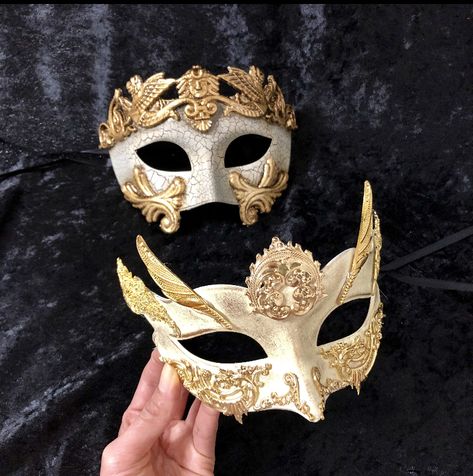 Medieval Masquerade, Masquerade Party Outfit, Couples Masquerade Masks, Masquerade Ball Masks, Penyimpanan Makeup, Gold Masquerade Mask, Masquerade Outfit, Masquerade Ball Party, Mens Masquerade Mask