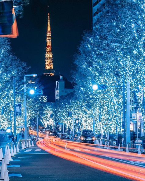 Christmas Eve is considered one of the most romantic days of the year in Japan! ❤️ Today, couples will enjoy romantic dinners, admire the many winter illuminations on display and buy each other gifts! 🎁🎄 How are you celebrating your Christmas Eve? 📷 Pictured are the romantic and atmospheric lights in Roppongi, Tokyo taken by [...] The post Visit Japan: Christmas Eve is considered one of the most romantic days of the year in Japan! … appeared first on Alo Japan. Christmas Eve Pictures, Tokyo Winter, Roppongi Tokyo, Tokyo Guide, Winter In Japan, Japanese Christmas, Japan Christmas, Christmas Dreaming, Christmas World