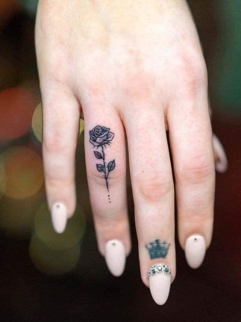 Butterfly Finger Tattoos, Small Finger Tattoos For Women, Meaningful Finger Tattoos, Finger Tattoo Ideas For Women, Finger Tattoos For Women, Side Finger Tattoos, Ladies Tattoo, Elk Tattoo, Finger Tattoo Ideas