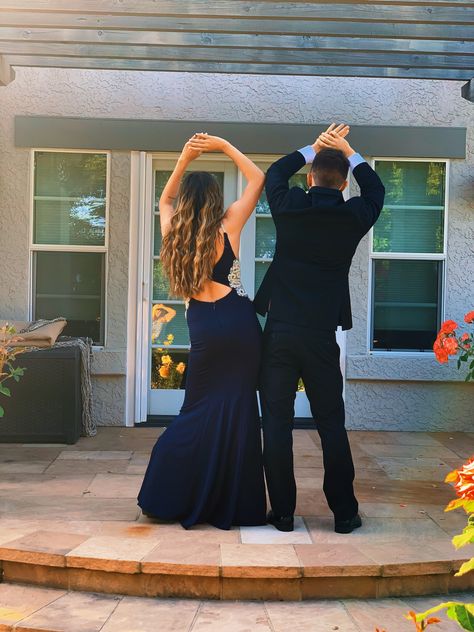 Prom Photoshoot Couples Fun, Matrix Farewell Photo Ideas, Homecoming Posing Ideas, Prom Photos With Parents, Prom Poses With Guy Best Friend, Prom Poses Friends Guys, Matriek Farewell Photoshoot Ideas, Prom Photography Poses Couples Pic Ideas, Hoco Pics Couple Funny