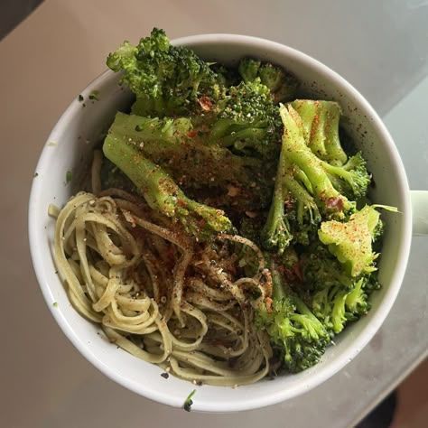 Eating Distractions, Healthy Meal Aesthetic, Spaghetti With Broccoli, Meal Aesthetic, Edamame Spaghetti, Yummy Noodles, Healthy Food Inspiration, Healthy Food Dishes, Healthy Lifestyle Food