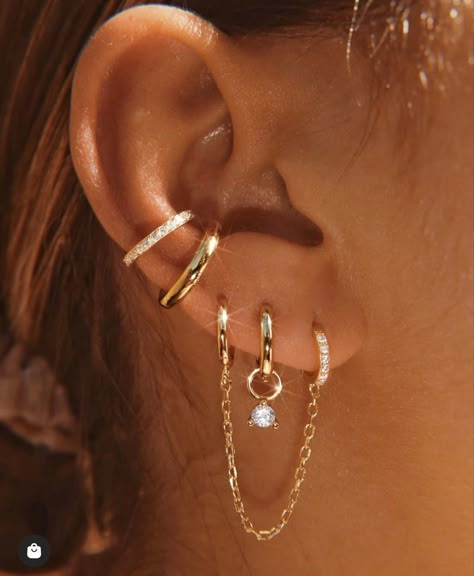 Ear Piercing Ideas 4 Holes, Stacked Earrings Aesthetic, Eating Stack, Earring Inspo Gold, 4 Ear Piercings, Ušný Piercing, Piercing Aesthetic, Earring Stacks, Ear Stacks