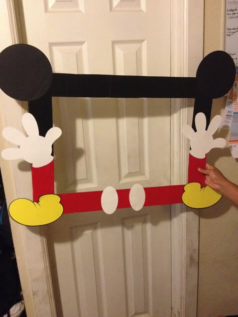 Mickey Mouse photo Booth frame Mickey Mouse Photo Booth, Mickey Mouse Photo, Γενέθλια Mickey Mouse, Mickey Baby Showers, Mickey Mouse Birthday Decorations, Mickey 1st Birthdays, Mickey Mouse Bday, Mickey Mouse Themed Birthday Party, Fiesta Mickey Mouse