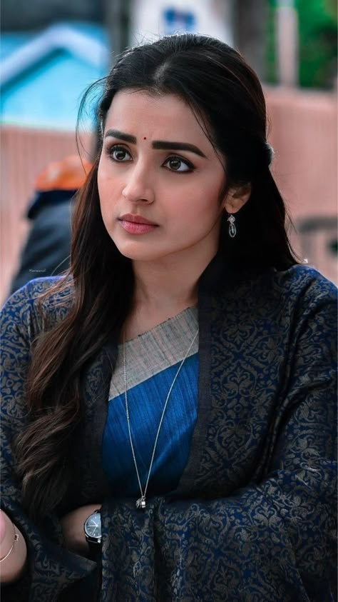 South Indian Actors Female, Trisha Saree, Indian Hair Cuts, Trisha Actress, Trisha Photos, Mawra Hocane, Trisha Krishnan, Actress Hairstyles, Saree Poses