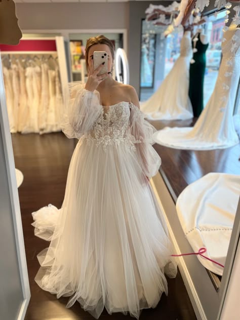 Tulle Off The Shoulder Wedding Dress, Plus Size Whimsical Wedding Dress, Romantic Old World Charm Wedding, Corset Bridal Dress, Wedding Dresses For Curvy Women, Plus Size Wedding Dresses With Sleeves, Fairytale Bridal, Wedding Dresses Whimsical, Stella York Wedding Dress