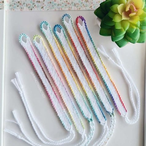 Yarn Friendship Bracelets, Diy Friendship Bracelets Easy, Embroidery Floss Bracelets, String Friendship Bracelets, Floss Bracelets, Chevron Friendship Bracelets, Cool Friendship Bracelets, String Bracelet Patterns, Diy Friendship Bracelets Tutorial