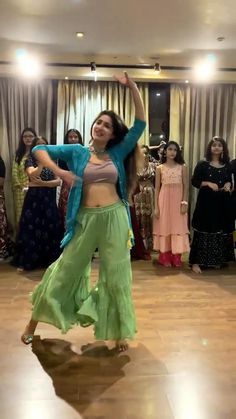 Indian Dance Performance, Indian Dance Moves, Best Dance Choreography, Dance Choreography Videos Bollywood, Simple Dance Steps For Wedding, Sangeet Dance Video Performance, Nainowale Ne Dance, Sangeet Dance Video, Quotes On Dance