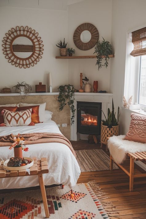 A cozy boho bedroom❤️♥️📷 Tiny Boho Bedroom, Southwest Inspired Bedroom, Mexican Room Aesthetic, Mexican Inspired Bedroom, Romantic Boho Bedroom, Boho Teen Room, Cozy Chic Bedroom, Western Boho Bedroom, Boho Glam Bedroom