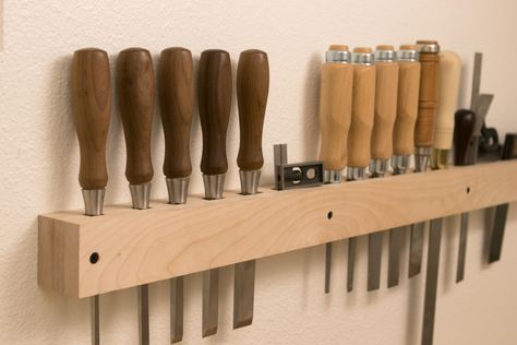 How to: Make a Chisel Holder Rack in Under an Hour Chisel Storage, Woodshop Design, Cleat Storage, Cleat Wall, Blacksmith Workshop, Diy Standing Desk, Small Easy Woodworking Projects, Wood Chisel, Tools Storage