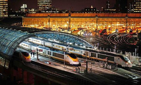 Euro Star Train, Train At Night, Star Train, High Speed Train, Waterloo Station, Train Photos, Train Railway, Night Train, St Pancras