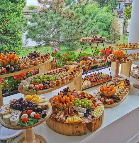 Small Chops, Wedding Buffet Food, Food Set Up, Catering Food Displays, Landscaping Layout, Appetizers Table, Fruit Platter Designs, Backyard Ideas On A Budget, Small Backyard Landscaping Ideas