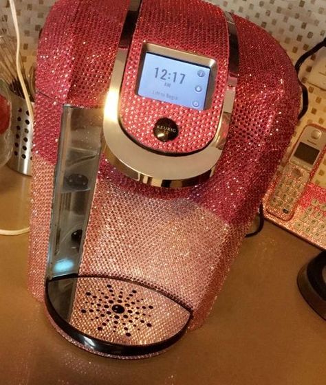 Girl Apartment Decor, Bling Ideas, Rhinestone Projects, Rhinestone Crafts, Bling Crafts, Cute Bedroom Decor, Apartment Decor Inspiration, Pink Bling, Pink Kitchen