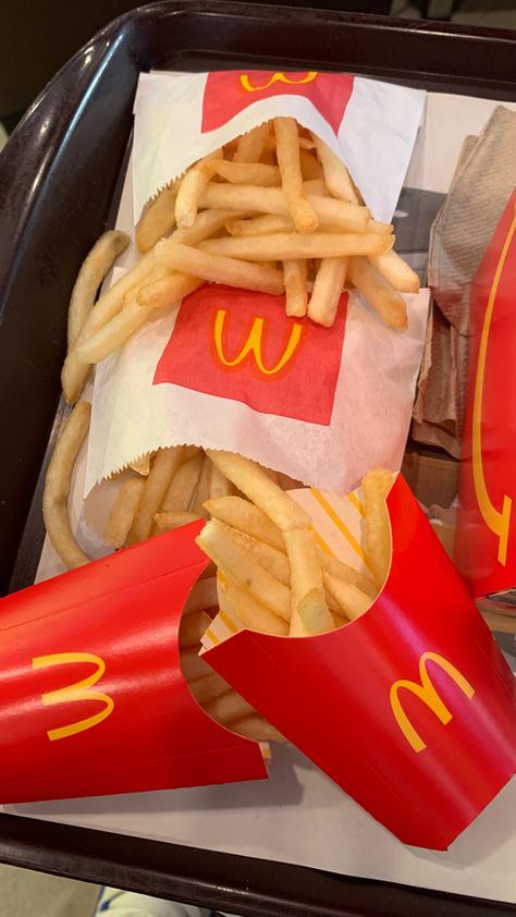 Mcdonald's Fries, Mcdonalds Fast Food, Mcdonald French Fries, Mcdonalds Fries, French Fried Potatoes, Burger And Fries, Looks Yummy, Food Obsession, French Fries