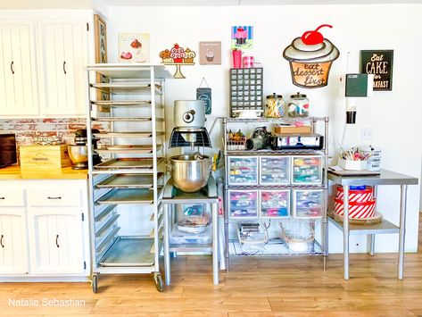 She Shed Bakery, Home Bakery Setup, Home Bakery Aesthetic, Baking Counter, Home Bakery Kitchen, Restaurant Kitchen Organization, At Home Bakery, Cookie Room, Bakery Outlet