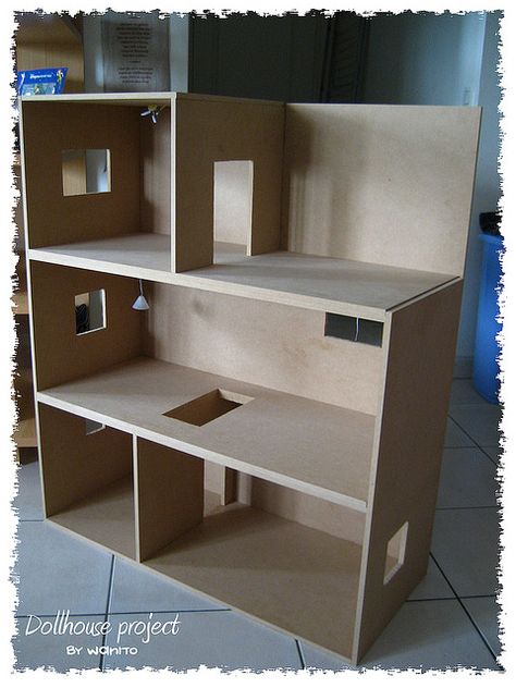 not a tutorial but a dollhouse idea for the staircase I´ve trouble to incooperate in my doll houses Doll House Layout, Diy Barbie House, Dollhouse Diy, Doll House Plans, Dollhouse Projects, Barbie Doll House, Barbie Diy, Barbie House, Barbie Furniture